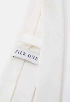 Pier One Set - Pocket Square - White -Clothing Sale Store 42cb520aca934f35a8d84b5e9545053f