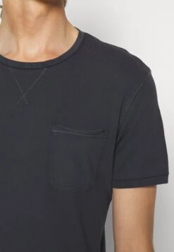 Pier One Garment Tee - Basic T-Shirt -Clothing Sale Store 4c19e0769c0845c8850e7b85a7aad063