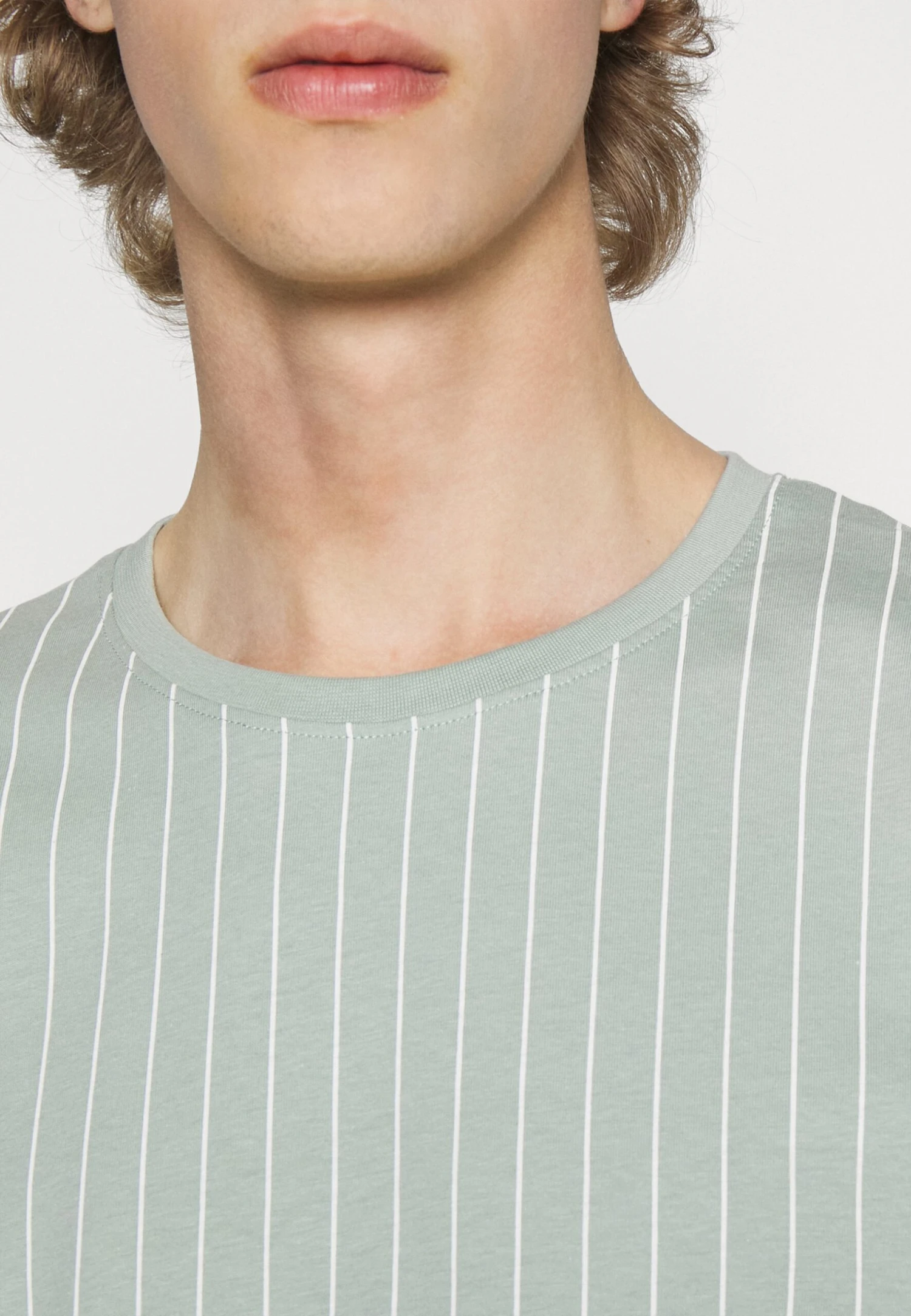 Pier One Print T-Shirt - Light Green 6 Pier One Print T-Shirt - Light Green - Image 6