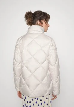 Marc O'Polo Diamond Quilting Detachable Hood Welt Poc - Down Jacket - Chalky Stone -Clothing Sale Store 5d608c7a9e8b4cf2a9e8b6212c69d85a