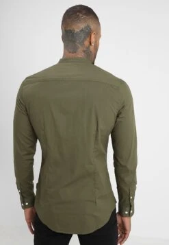 Pier One Muscle Fit Stand- Shirt - Oliv 7 Pier One Muscle Fit Stand- Shirt - Oliv -Clothing Sale Store 6203a98ce2074a57aa2427fe331f99cb