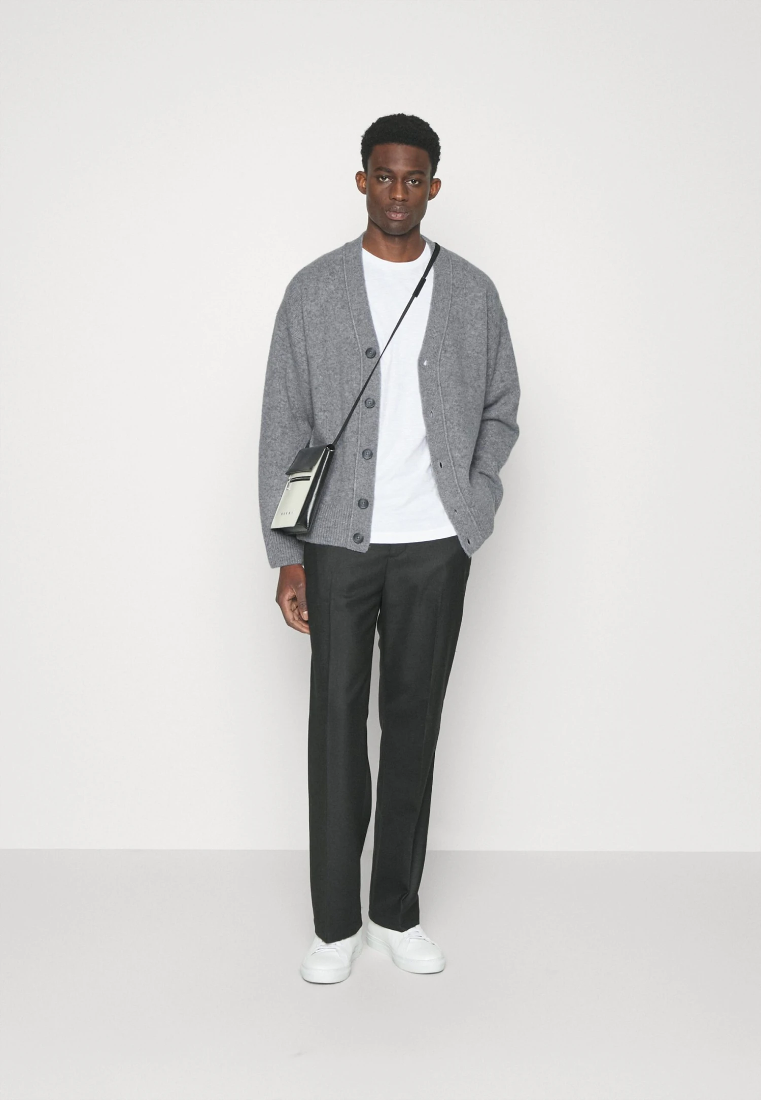 Hugo Sopro - Cardigan - Medium Grey 2 Hugo Sopro - Cardigan - Medium Grey - Image 2