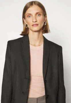 By Malene Birger Essentials Porter - Short Coat - Black 14 By Malene Birger Essentials Porter - Short Coat - Black -Clothing Sale Store 69ec4e6f62f8409890d61b345dd1c2d1