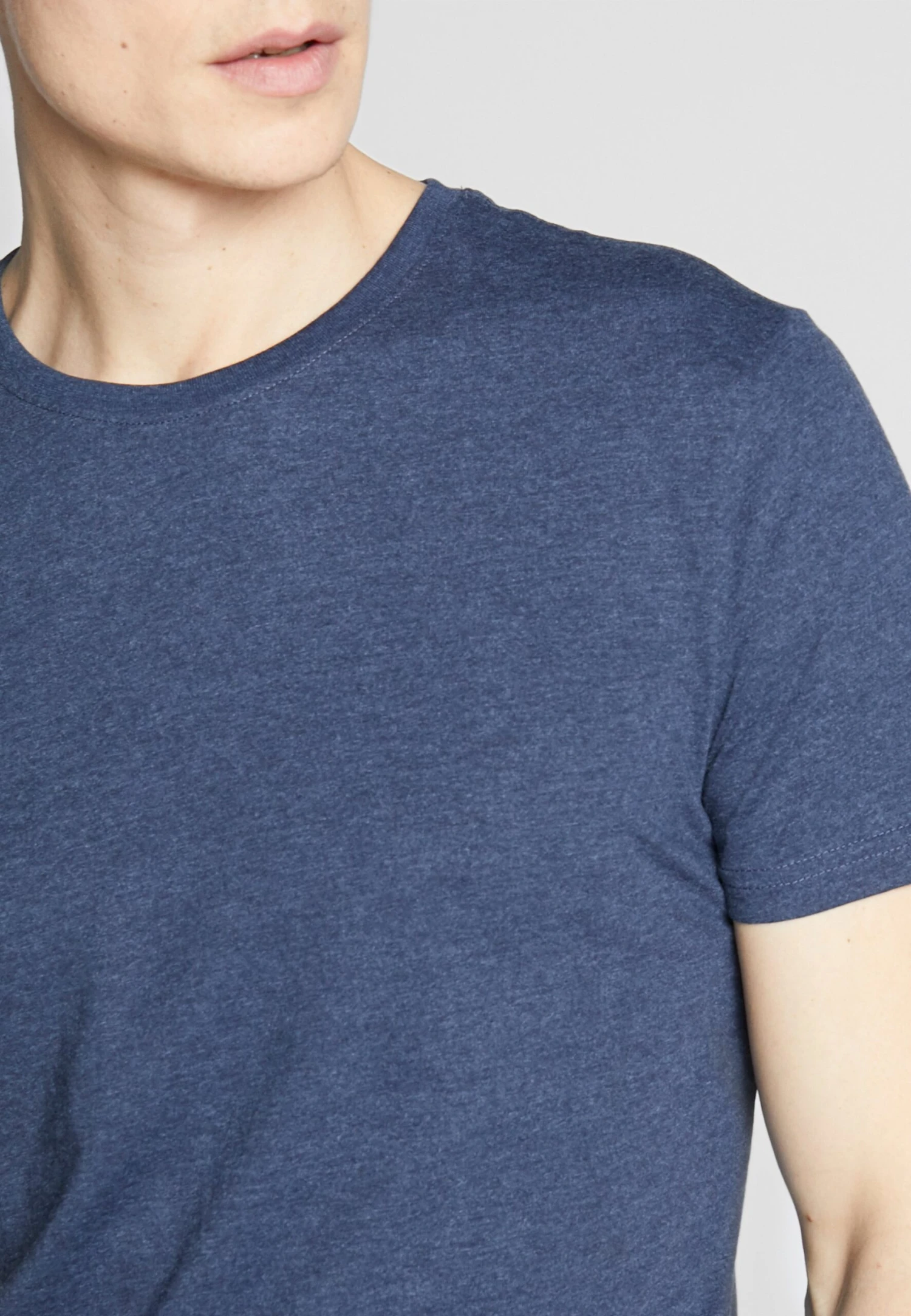 Pier One 3 Pack - Basic T-Shirt - Black/White/Blue 5 Pier One 3 Pack - Basic T-Shirt - Black/White/Blue - Image 5