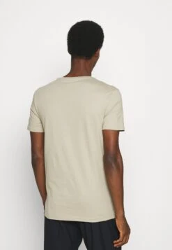 Pier One 5 Pack - Basic T-Shirt - White/Dark Grey/Black 9 Pier One 5 Pack - Basic T-Shirt - White/Dark Grey/Black -Clothing Sale Store d4309172134f476283eb4fd8b00555ed