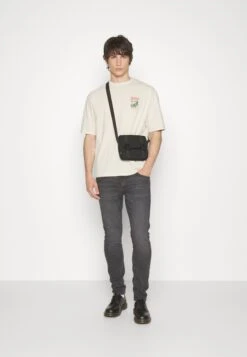 Clothing Sale Store -Clothing Sale Store d9580974391a4ca992f42ee0fd201504