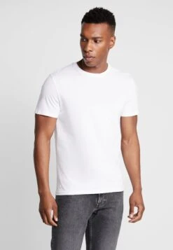 Pier One 3 Pack - Basic T-Shirt - White 7 Pier One 3 Pack - Basic T-Shirt - White -Clothing Sale Store e50b2210dfa14aeebbb37ff387ca1259