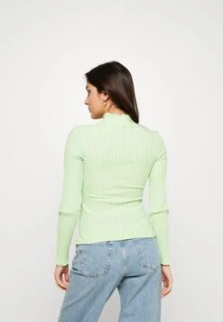 Selected Femme Slfwilma T Neck - Long Sleeved Top - Pistachio Green -Clothing Sale Store ef15ba439358404fa84a3c8c2ba02061